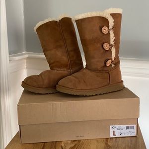 Bailey Button UGG boots, girls size 2 chestnut
